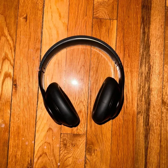 Beats Studio pro like new
